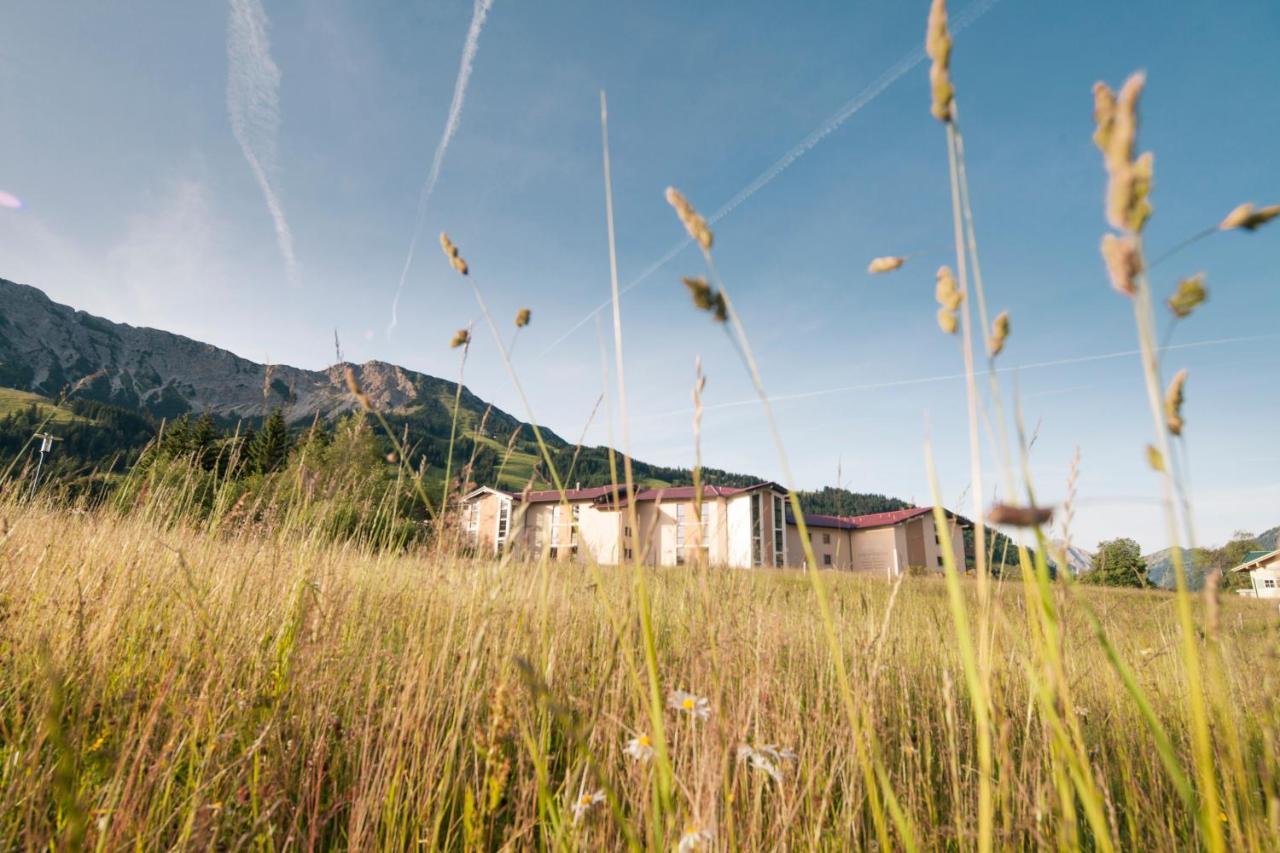 Alpin Lodges - Moderne Appartements Mit Zugang Zu 3000 Qm Spa Panoramahotel Oberjoch باد هينديلانغ المظهر الخارجي الصورة